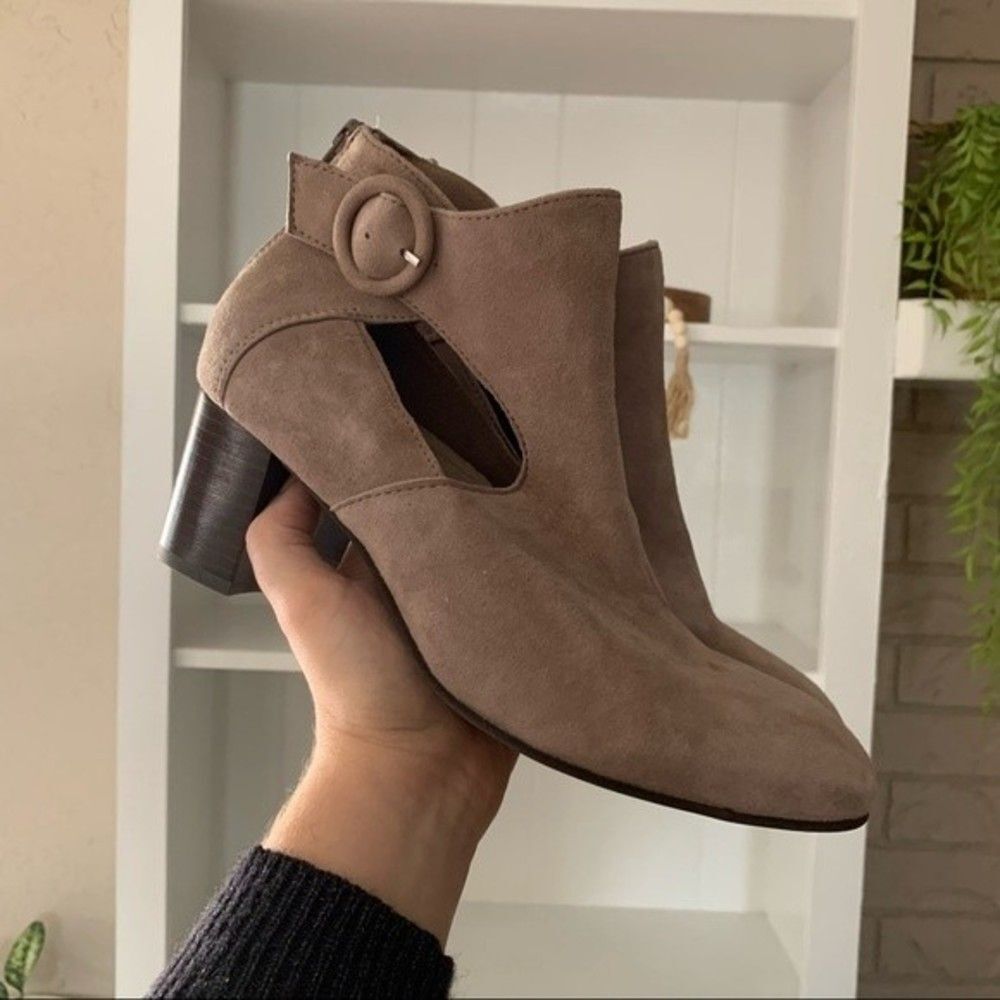 Earth Corinth Taupe Block Toe Suede Block Heel An… - image 2